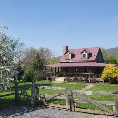 Countryside Cabin with Mountain Views near Surreybrooke Gardens
