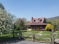 Countryside Cabin with Mountain Views near Surreybrooke Gardens