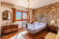 PRIORAT "Relax Climbing Hiking"