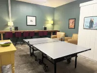 4 bed/3 bath huge house, 1.5 blocks to beach/town, hot tub/game rm, dog friendly