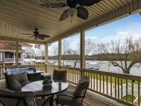 Tranquil waterfront getaway 奇特姆縣酒店