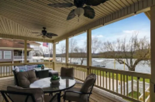 Tranquil waterfront getaway