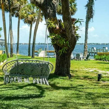 New Modern Waterfront Bungalow Retreat + Tropical Vibes + Fishing Paradise!