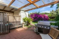 A RIVER BED  COTTAGE - Relax and unwind in this spacious cottage by the river - Hot Tub