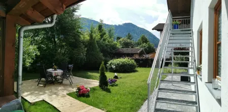 Spacious vacation apartment close to nature