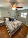 Spacious 3 bedroom House with screen porch .6 mile from downtown Southport, NC