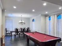Luxury Spacious 4-BR Retreat with Pool Table, BBQ, and sleep 18 Các khách sạn gần Third Monday Trade Days