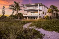 Spoil Yourself! Gulf Front, Heated Pool, Hot Tub. Front Row for Sunsets-Perfect!