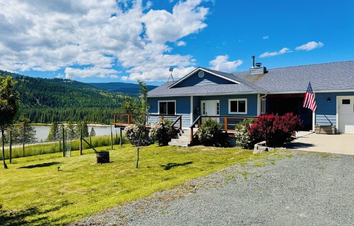 Northern Comfort ~ Private and Quiet ~  Lake and Mountain Views!