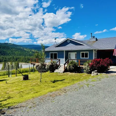 Northern Comfort ~ Private and Quiet ~  Lake and Mountain Views!