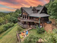 Panoramic Views~ Jacuzzi ~ Game Room ~ Firepit Table ~ Big Kitchen ~SkyHighLodge - balcony