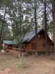 Luxury Log Cabin Living! A.C. Kid & Pet Friendly, Fishing, Hiking, Golf