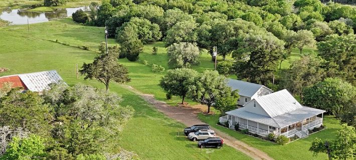 Luxury Round Top Farmhouse  / 6mil to The Square Hotels in Fayette County