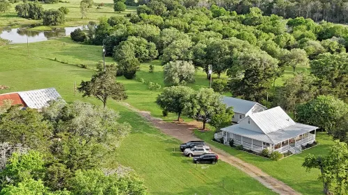 Luxury Round Top Farmhouse  / 6mil to The Square - 4-Star