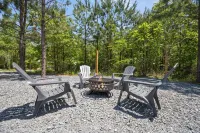 BRAND NEW 1Bed1BATH CABIN SLEEPING 4-5 With HOT-TUB!White Wood