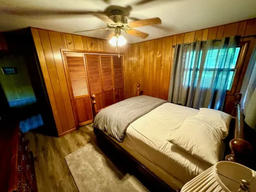 Charming 2-bedroom house with intimate Betsie River setting, AC, and WiFi