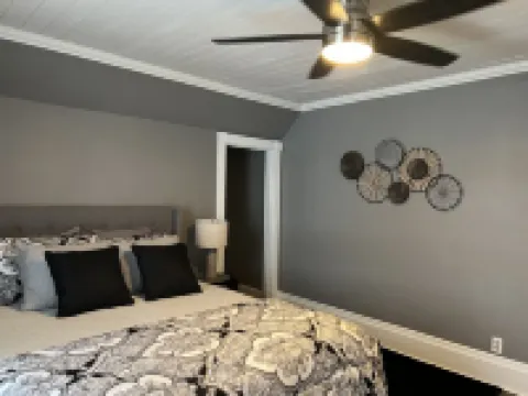 1 bedroom apt walking distance to downtown Lake Geneva