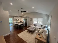 Totally Renovated Cottage on the North Fork 7 min. walk to the Beach - Country Houses