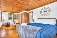 Lakefront-Swim-Kayak-FirePit-20min to Portland Hotels in Gray