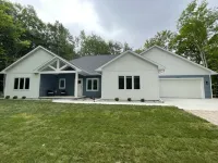4 Master Suites with Hot Tub That Sleeps 12 in Door County!