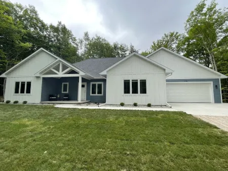 4 Master Suites with Hot Tub That Sleeps 12 in Door County!