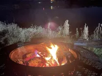 Luxury Wolf Lodge - 2 bedroom - Lakefront. Hotels in Commerce