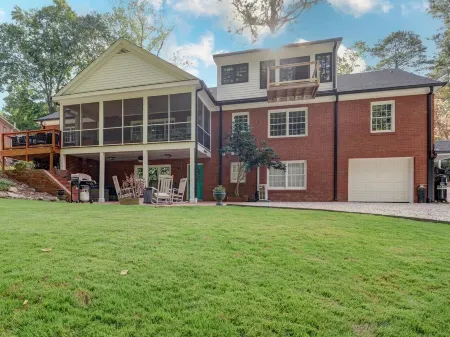 Min to NCSU Crabtree RDU North Hills PATIO Fire Pit LAWN Pets