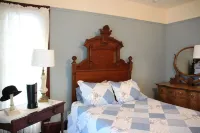 Historic Home With Modern Amenities - Great for Families with room for up to 18!