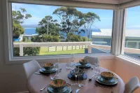Beach House with Bay of Fires views, featuring 2 bedrooms with ensuite bathrooms