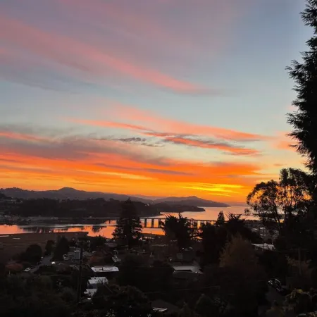Lovely and Quiet suite with GORGEOUS VIEWS-10 min to Golden Gate Bridge