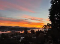 Lovely and Quiet suite with GORGEOUS VIEWS-10 min to Golden Gate Bridge