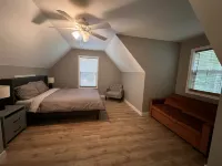 Lake view 4-bedrooms house for 12 people in gated community in peaceful Pocono