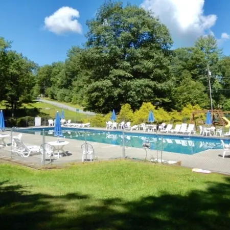 Beautiful 4 Season Lakefront Chalet in the Poconos!