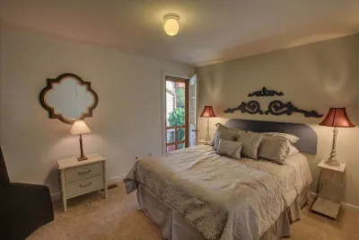 Suttons Bay Village View Apartment