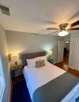 Xavier Place 4 - 2BR Sleeps 6 by Xavier & UC University, Hospital’s & Zoo