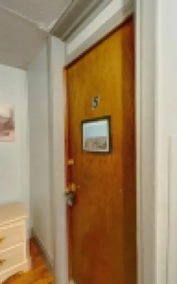 Parkview, Apt #5Parkview Historic Apartment