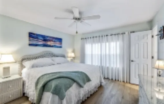 DIRECTLY ON PRIVATE  BEACH! AMAZING PANORAMIC GULF VIEWS! MODERN, COZY CONDO.