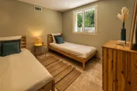 Luxurious villa with pool in the heart of the forest Hotel a Lacanau