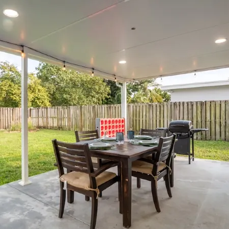 Super Modern ~3 miles to Beach~ Large Yard/Patio & BBQ Отели в г. Халландейл Бич