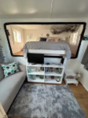 Cute houseboat, amazing location!!! Extremely walkable to restaurants and shops