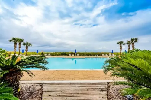 Walk to Florabama from Renovated Ground Floor 2Bd-2Ba w/ Pickleball, Boat Slips