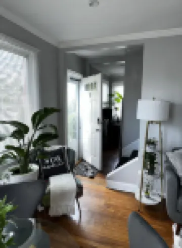 Entire 2 BedRoom Duplex home walk to Hofstra University and Nassau Coliseum