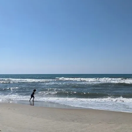 Sleeps 5! 2 Br, 2.5BA Townhome-Walk to Beach & Dining – Your Escape Awaits!