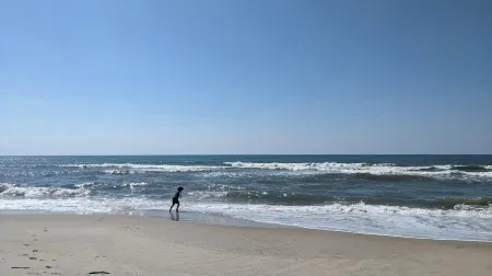 Sleeps 5! 2 Br, 2.5BA Townhome-Walk to Beach & Dining – Your Escape Awaits!