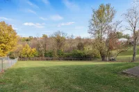 8 min to Ark, Playroom, Sleeps 12 on Quiet Street