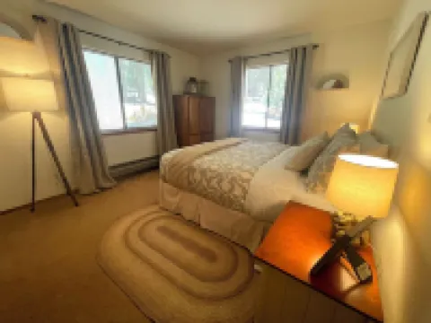 “Big Trees Retreat,” Boasts 5BR/2.5BA, Sleeps-16. 2-level living. Dog friendly!