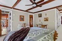 "4 Sons"-Family Friendly Escape Steps to the Lake Hotel a Lake Arrowhead