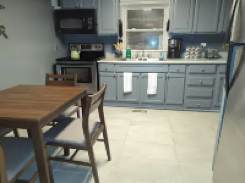 Cozy Creek Cottage, situated between the beautiful rolling hills of Italy, NY 이탈리 호텔