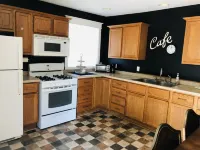 Cute cozy apartment. Half a block walking distance from beautiful downtown Ionia
