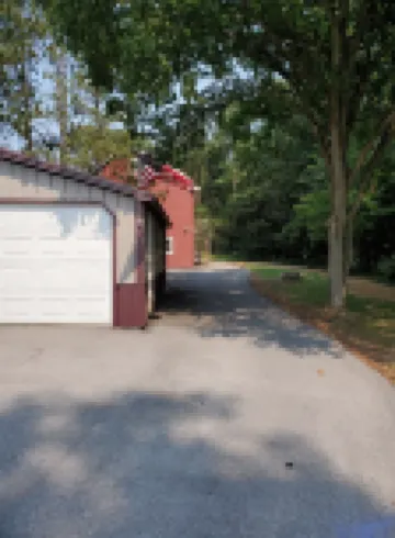 Getaway in the country/Beautiful Parke County/Large hot tub  and much more! 帕克縣酒店